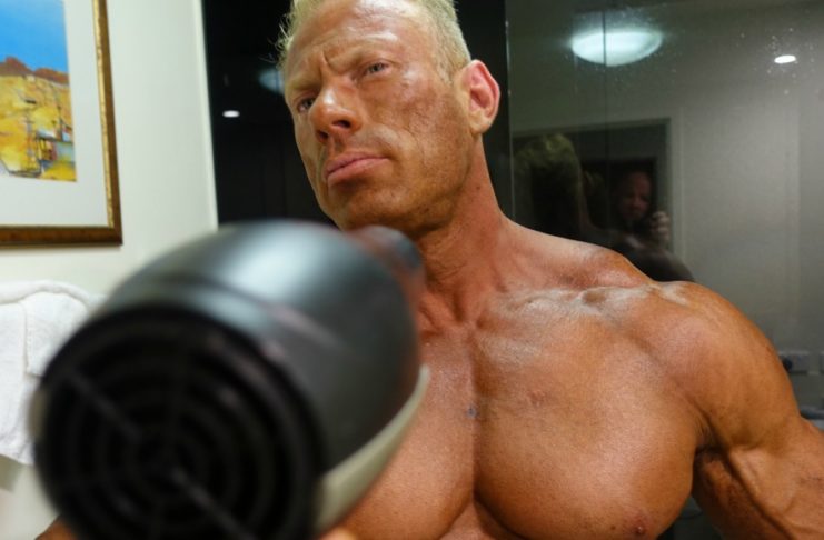 Die erste Schicht Farbe für Dennis Wolf vor den Arnold Classic Australia 2018 Die erste Schicht Farbe für Dennis Wolf vor den Arnold Classic Australia 2018