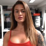 Sandy trainiert mit Handtuch! Im Gym von Roman