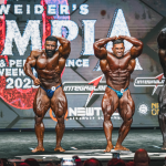 mr-olympia-2025-top-4-finale-open-bodybuilding-hadi-derek-mitte-bauchbeine
